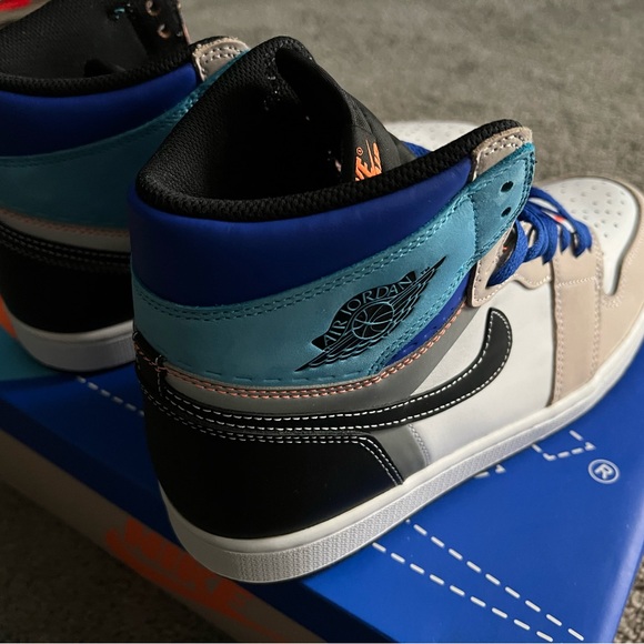 Air Jordan 1 Retro High OG - Picture 3 of 5